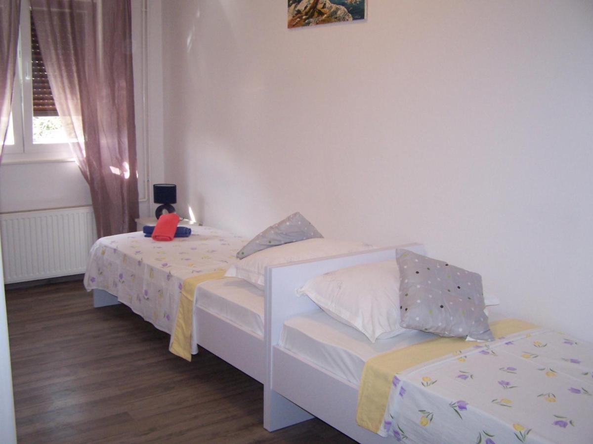 Apartments Sestan Novalja Exterior photo