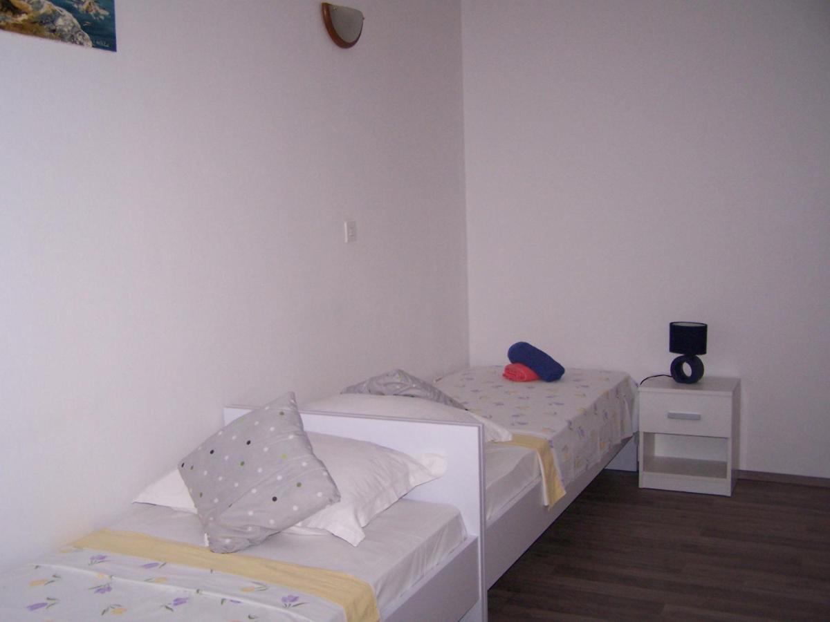 Apartments Sestan Novalja Exterior photo