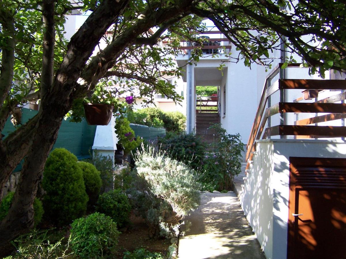 Apartments Sestan Novalja Exterior photo
