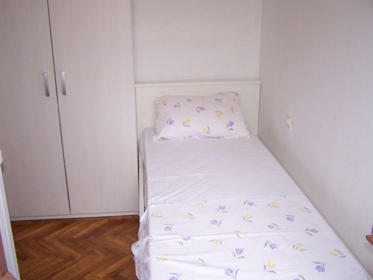 Apartments Sestan Novalja Exterior photo